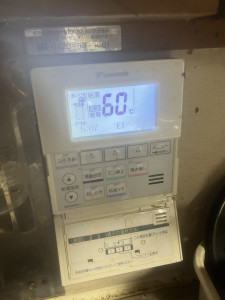 ダイキンエコキュートに表示されたE1エラー画面