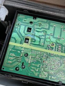 水漏れにより濡れてショートしたヒートポンプ基板