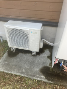 瀬戸内市でヒートポンプ周辺が濡れているダイキンエコキュートTUSN37SFV