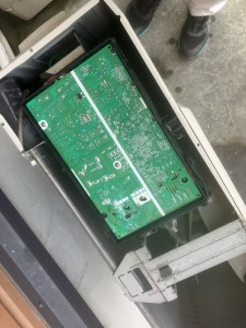瀬戸内市でダイキンエコキュートTUSN37SFVの基板交換前