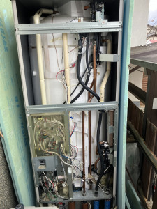 津山市で修理した三菱エコキュートSRT-HPT37W4の外観