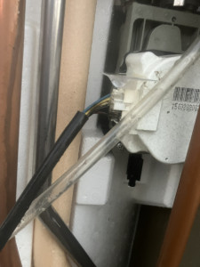水漏れにより焼損した風呂循環ポンプ接続部