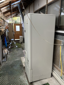 勝田郡で修理したダイキンエコキュートEQ37JFVの外観